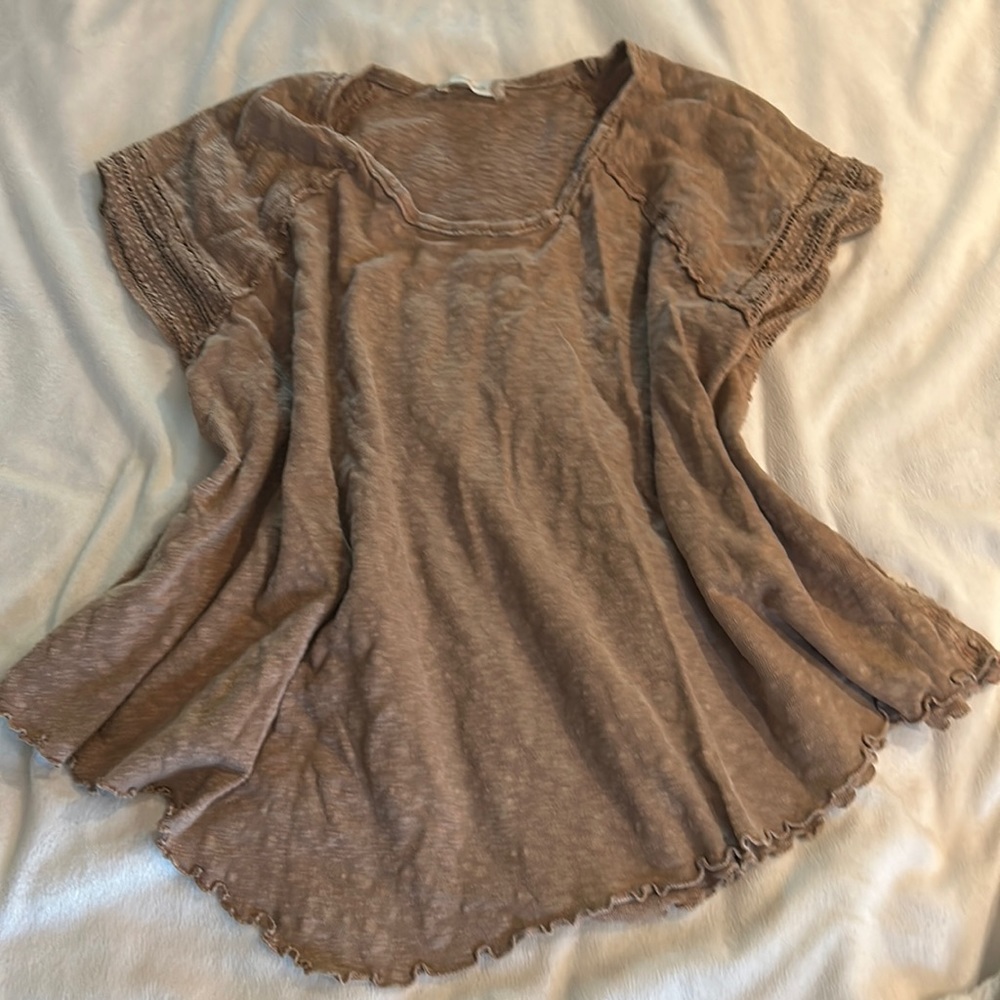 Woman’s Altar’d State T-Shirt / Light Textured Sweatshirt type shirt EUC